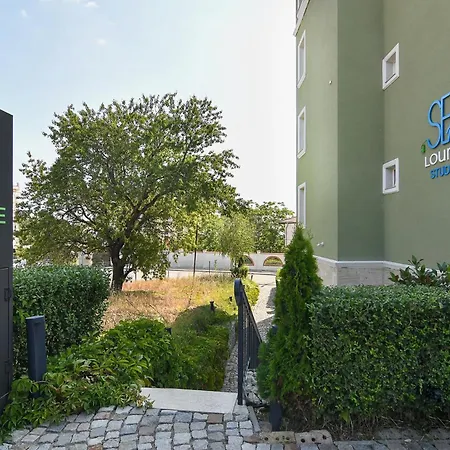 Sea Lounge * فارنا